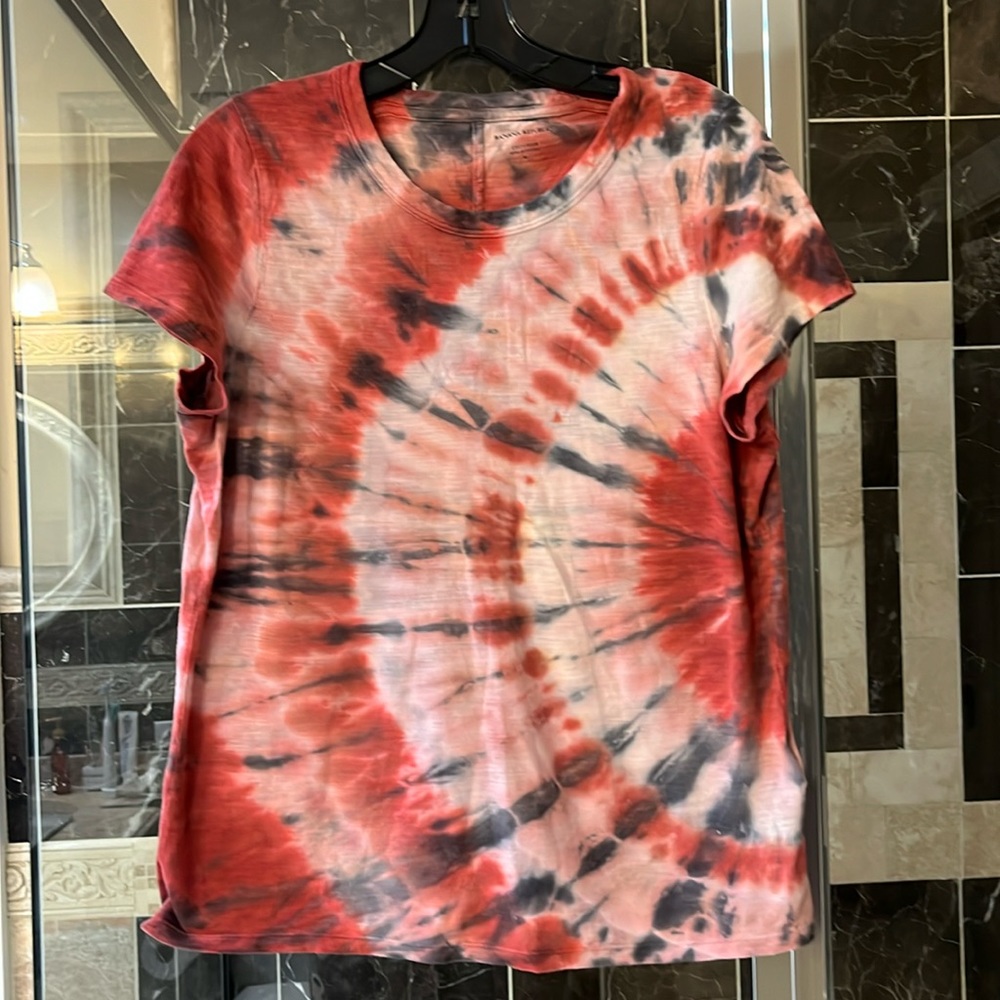 Banana Republic T-shirt, size M, worn once, like new condition.